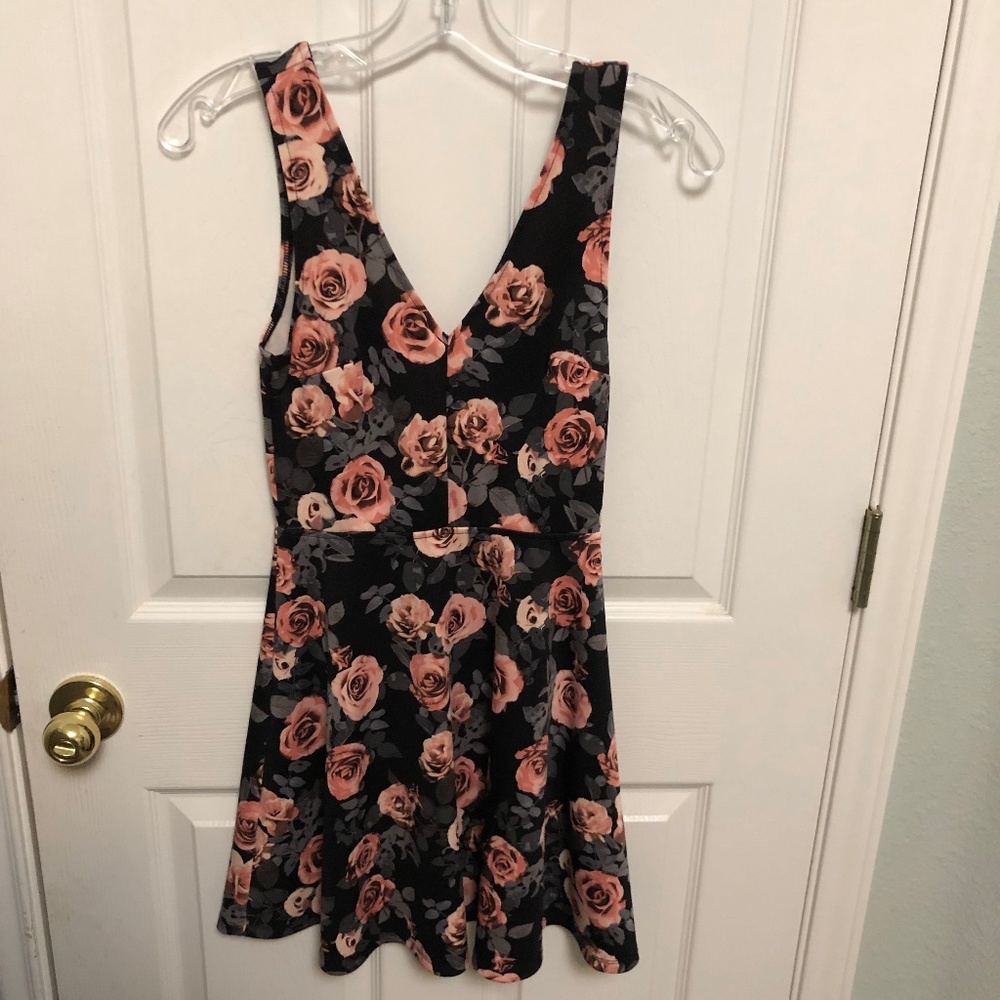 Forever 21 Black and Blush Rose Print Dress - Sz S